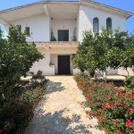 Shitet Vila me oborr ne Qerret Durres