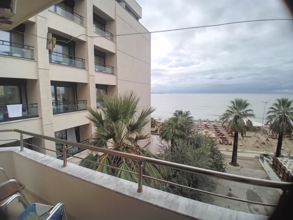 Jepet me qera Apartament prane portit