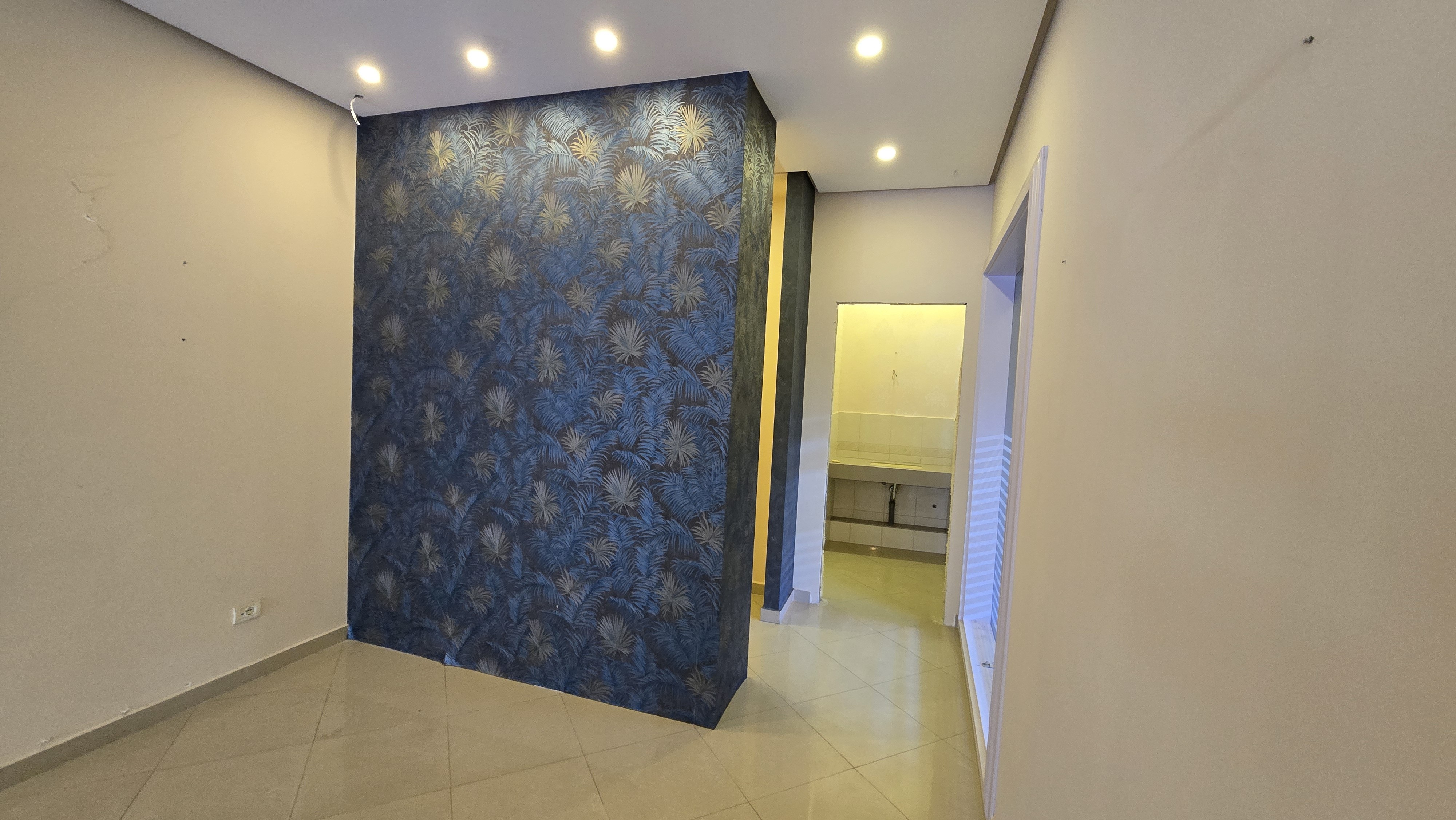 Jepet me qira një ambjent biznesi shumë funksional, i vendosur në një nga zonat më të kërkuara të qytetit – pranë Gjykatës së Durrësit.